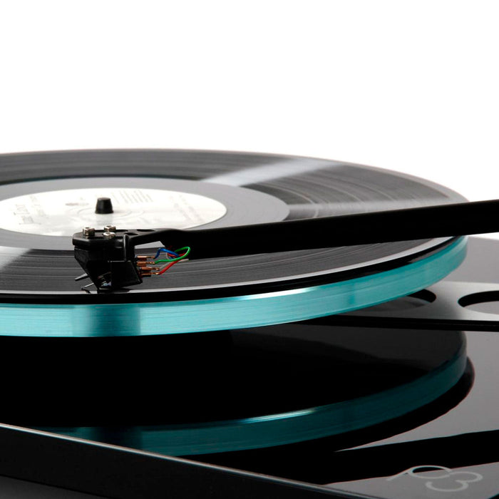 ¿Cuáles son las partes de un tocadiscos esenciales para su funcionamiento?