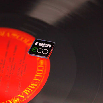 Rega Planar 1 Plus Eco MM distintivo