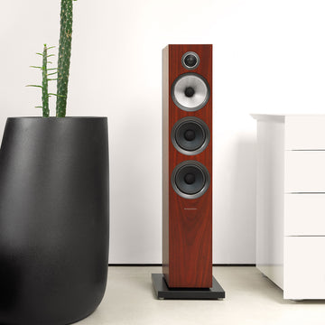 Bowers & Wilkins 704 S2
