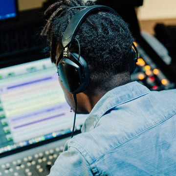 V-Moda M-200 editorial 1