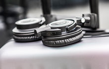 Cargar imagen en el visor de la galería, FiiO BTA10 editorial 2
