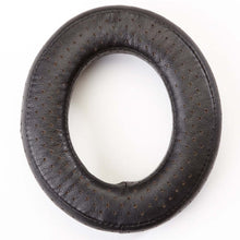 Load image into Gallery viewer, Dekoni Audio Elite Fenestrated Sheepskin Focal - Reacondicionado
