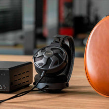 Cargar imagen en el visor de la galería, FiiO FT3 editorial 1
