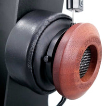 Cargar imagen en el visor de la galería, Dekoni Audio Custom Sheepskin Velour Grado editorial
