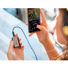 Cargar imagen en el visor de la galería, iFi Audio Go Blu editorial 1
