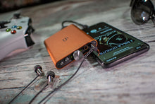 Cargar imagen en el visor de la galería, iFi Hip DAC 2 smartphone
