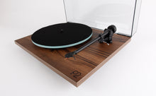 Cargar imagen en el visor de la galería, Rega Planar 2 MKII Walnut Edition general 1
