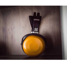 Cargar imagen en el visor de la galería, Hifiman Sundara Closed editorial
