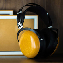 Cargar imagen en el visor de la galería, Hifiman Sundara Closed editorial copa
