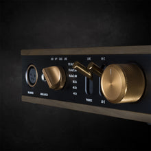 Cargar imagen en el visor de la galería, Klipsch Heritage AMP editorial 2
