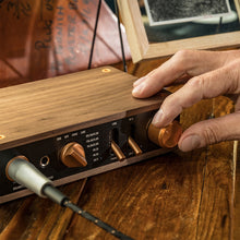 Cargar imagen en el visor de la galería, Klipsch Heritage AMP editorial 3
