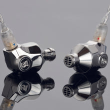 Cargar imagen en el visor de la galería, Campfire Audio Atlas editorial 1
