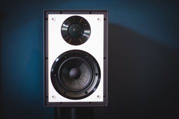 Cyrus One Linear blanco editorial 1