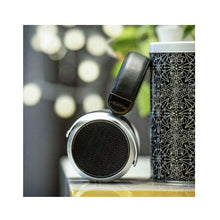 Cargar imagen en el visor de la galería, Hifiman HE400se editorial 1
