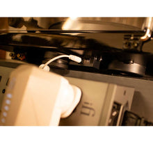 Cargar imagen en el visor de la galería, iFi Audio iPower X editorial 1
