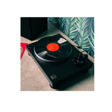Cargar imagen en el visor de la galería, Audio-Technica AT-LP5X editorial 1
