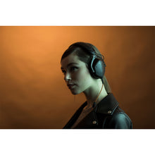 Cargar imagen en el visor de la galería, V-Moda Crossfade M-100 Master editorial 2
