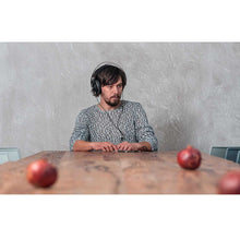 Cargar imagen en el visor de la galería, Meze Audio 99 Neo editorial 1
