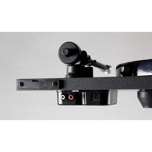 Cargar imagen en el visor de la galería, Rega Planar 1 Plus Negro Mate conexiones 1
