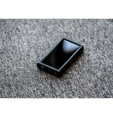 Cargar imagen en el visor de la galería, HiBy R5 Leather Case editorial
