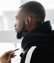 Cargar imagen en el visor de la galería, Koss QZBuds editorial 3
