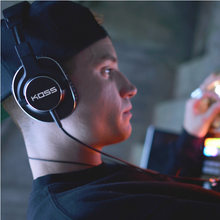 Cargar imagen en el visor de la galería, Koss Pro4S editorial 
